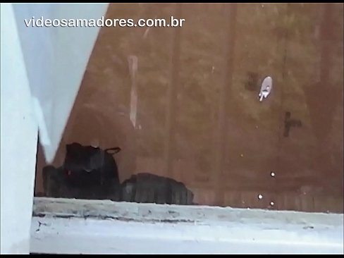 ❤️ Gizon hunkigarria bere neska-laguna beste mutil batekin ikusten, putz-bideo bat grabatzen bikotea molestatu gabe Super pornoa gugan ❌️