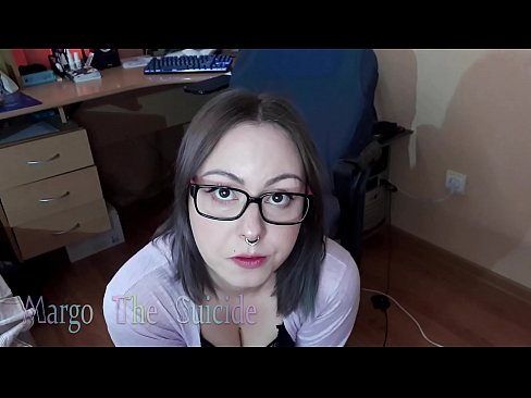 ❤️ Neska sexy betaurrekoekin dildoa zurrupatzen du kameraren aurrean Super pornoa gugan ❌️