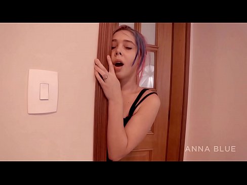 ❤️ Nire anaiarengana itzuli nintzen. Bere neska-lagunarekin sexu harremanak izan nituen. itzulera lesbiana. Super pornoa gugan ❌️